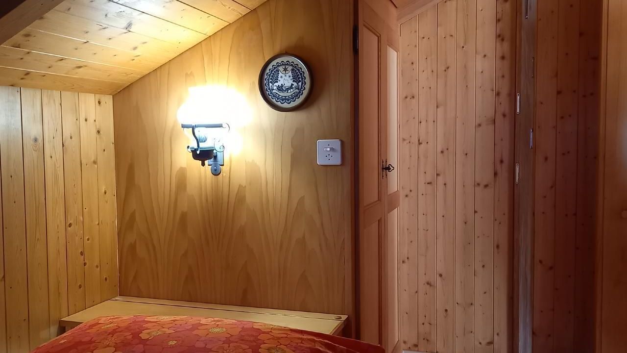 Schlafzimmer mit Einzelbett (120 cm breit) Schlafzimmer mit Einzelbett (120 cm breit)